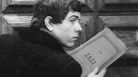Рождённая революцией. 1-я серия (1974) - Нападение на уголовный розыск